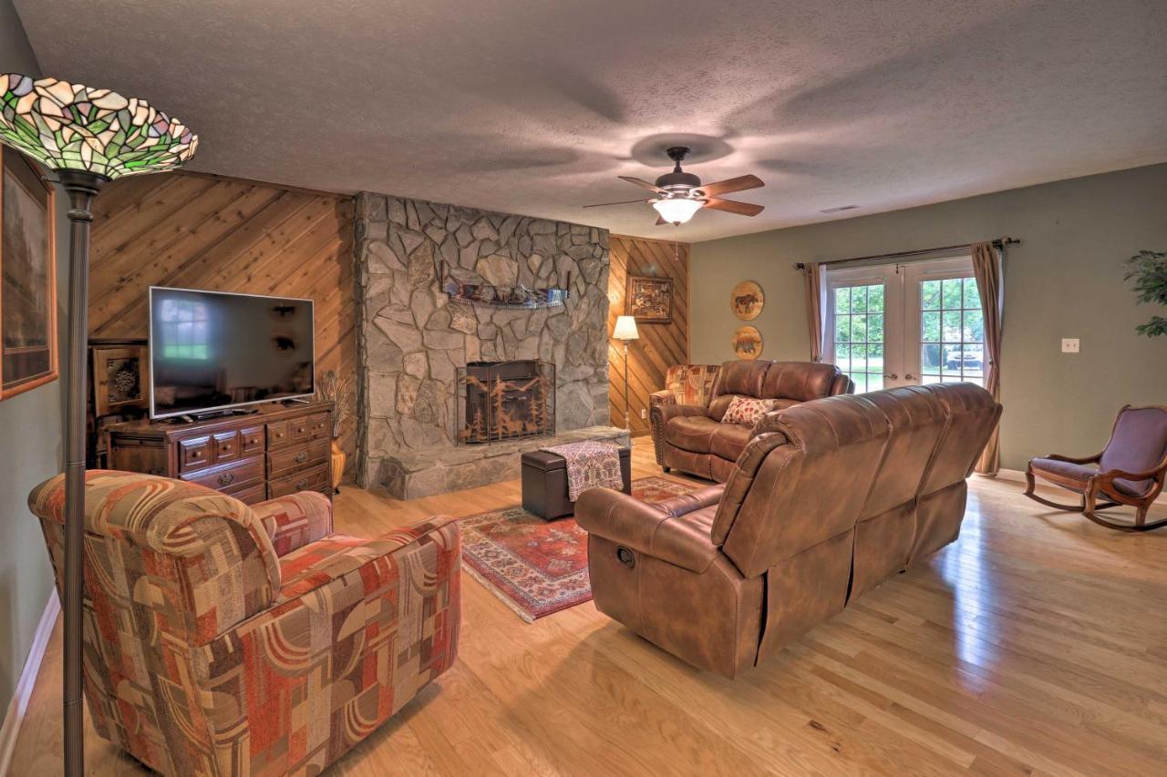 Hendersonville Home With Fire Pit 5 Mi To Downtown! Ngoại thất bức ảnh