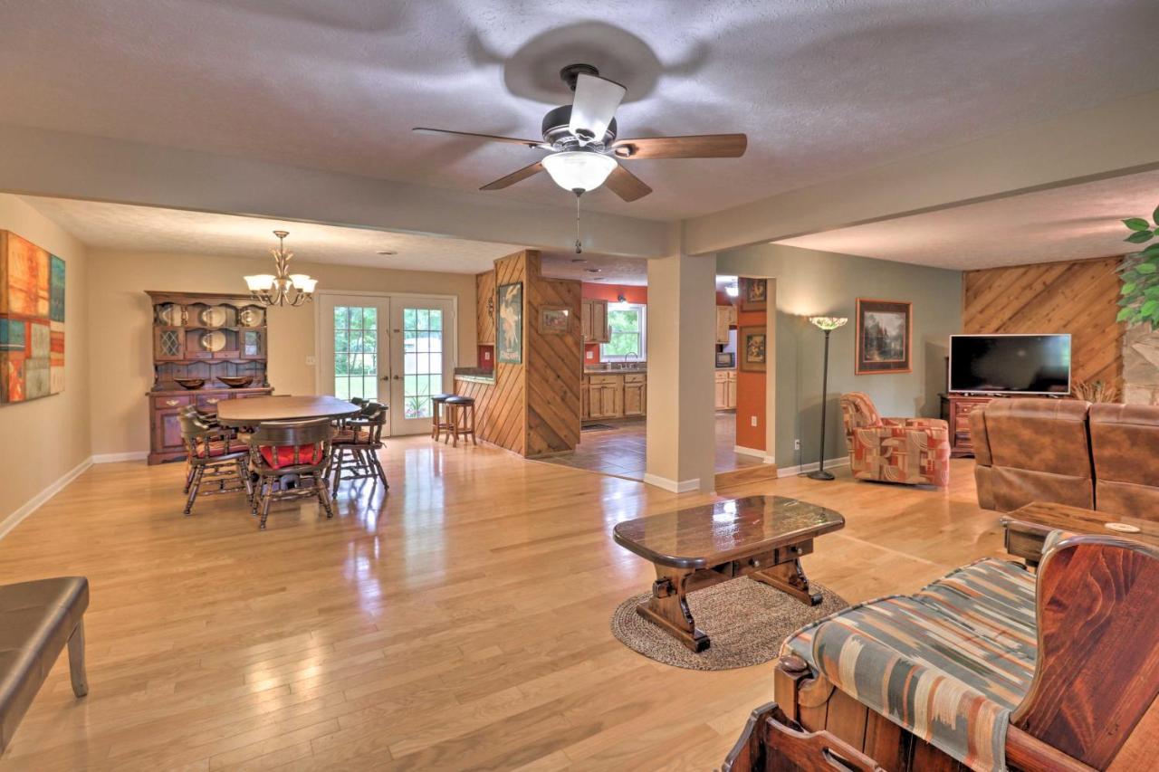 Hendersonville Home With Fire Pit 5 Mi To Downtown! Ngoại thất bức ảnh