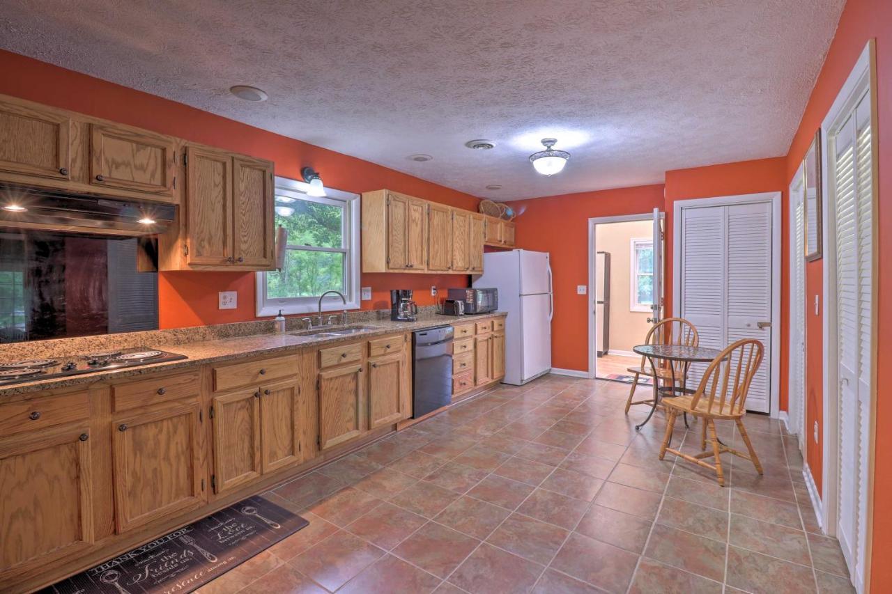 Hendersonville Home With Fire Pit 5 Mi To Downtown! Ngoại thất bức ảnh