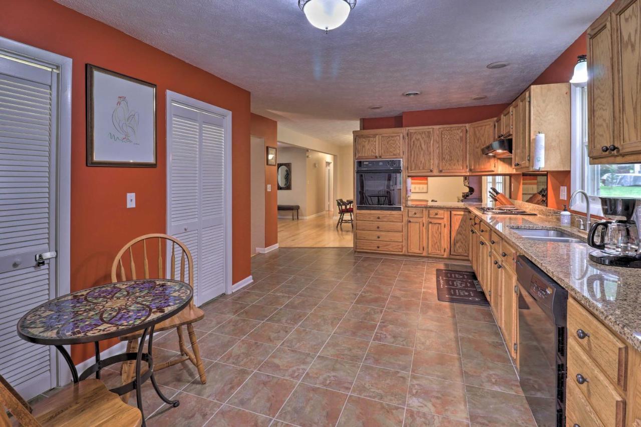 Hendersonville Home With Fire Pit 5 Mi To Downtown! Ngoại thất bức ảnh